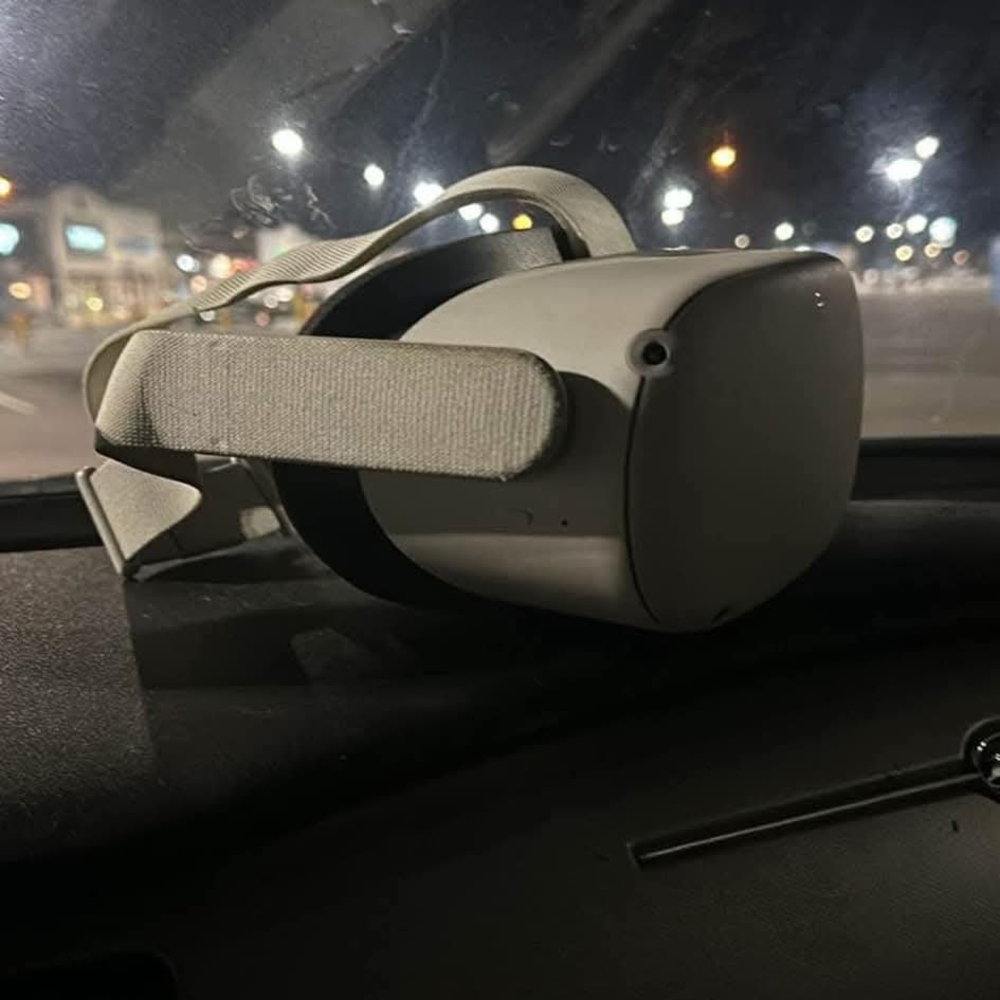 Virtual Reality Headset in Gray